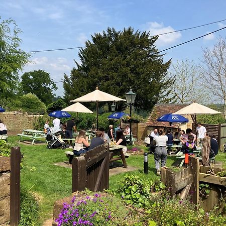 The Falkland Arms Chipping Norton Exterior photo